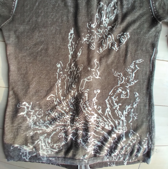 Sweater with hood - Picture 11 of 14